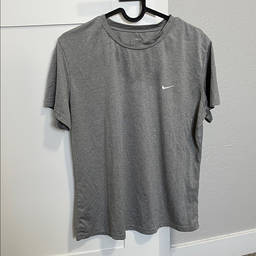 NIKE Tee